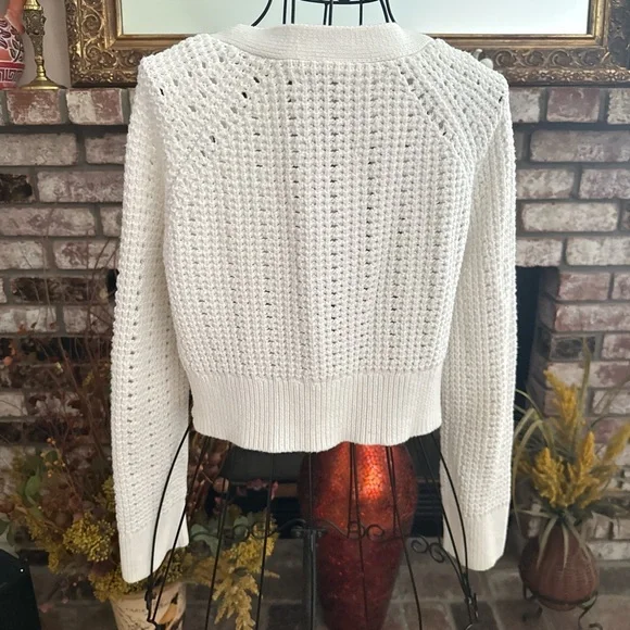 Abercrombie & FItch Women’s Small Pointelle Cropped Cardigan Button - Picture 5 of 6